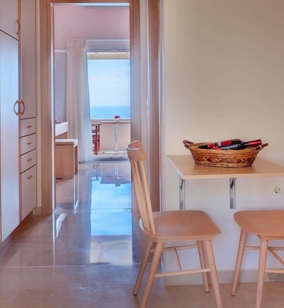 Krouzeri Beach Apartments Katávolosz Kültér fotó